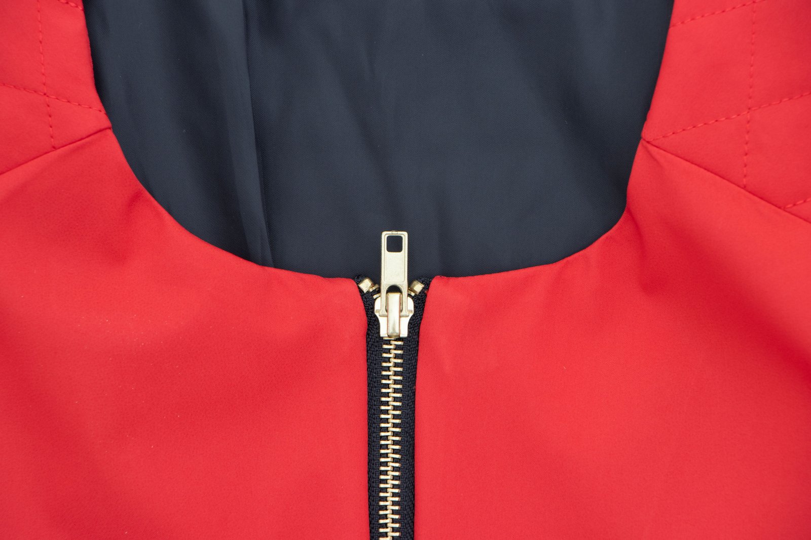 Jacket roja con cierre