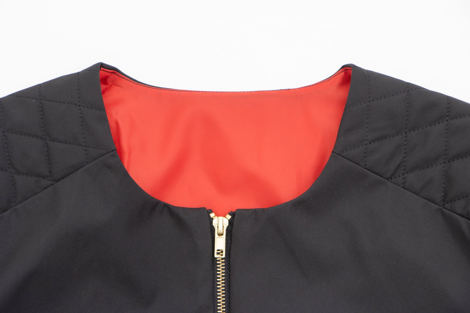 Jacket negra con cierre