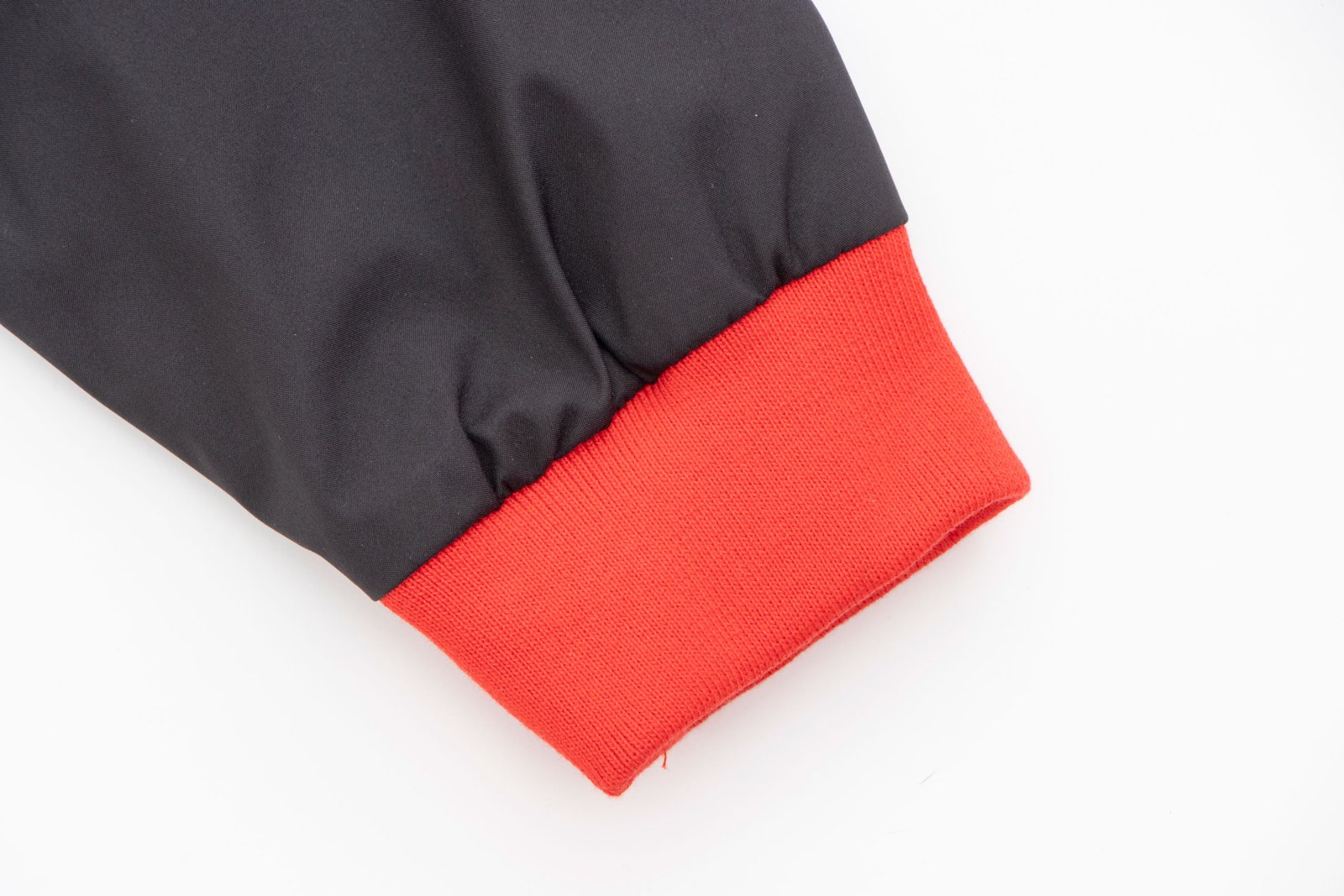 Jacket negra con cierre