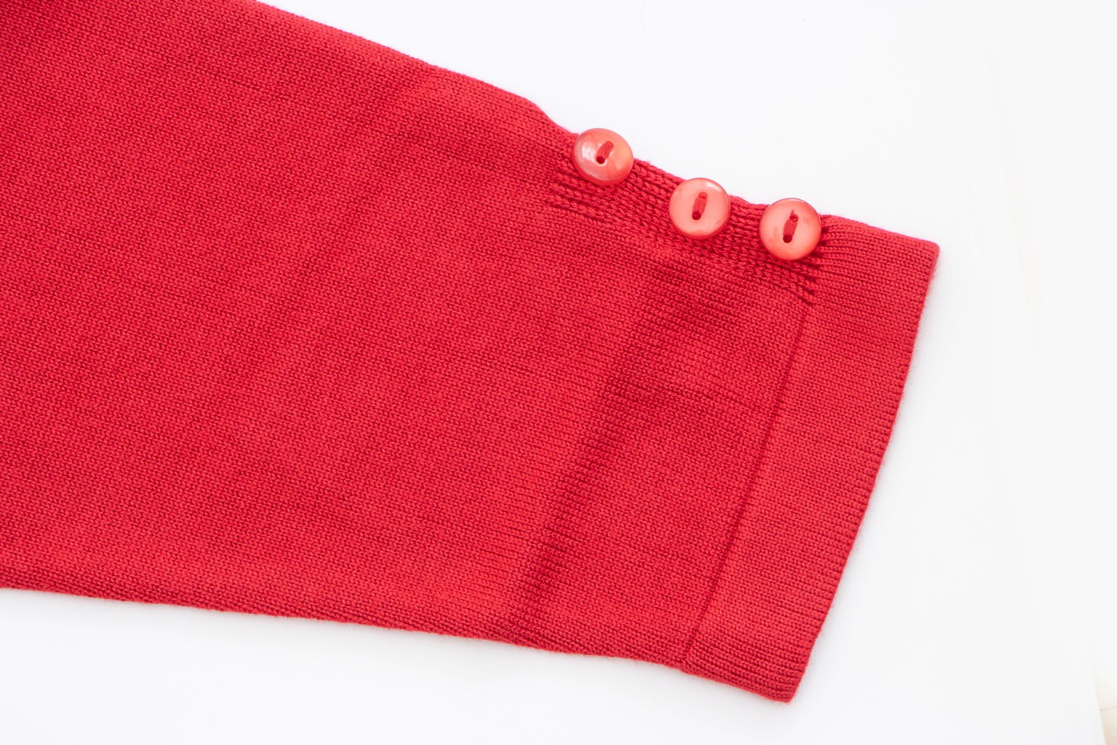 Suéter rojo abierto