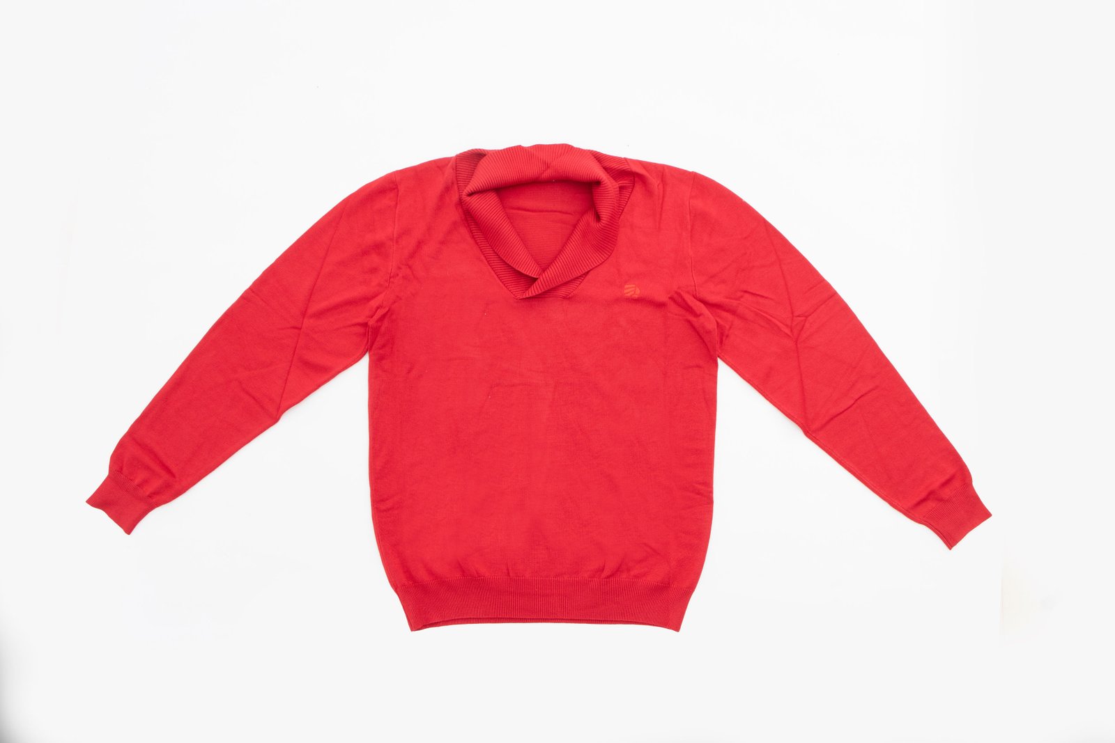 Suéter rojo cuello en V