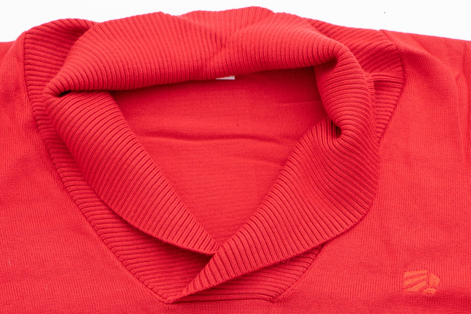 Suéter rojo cuello en V