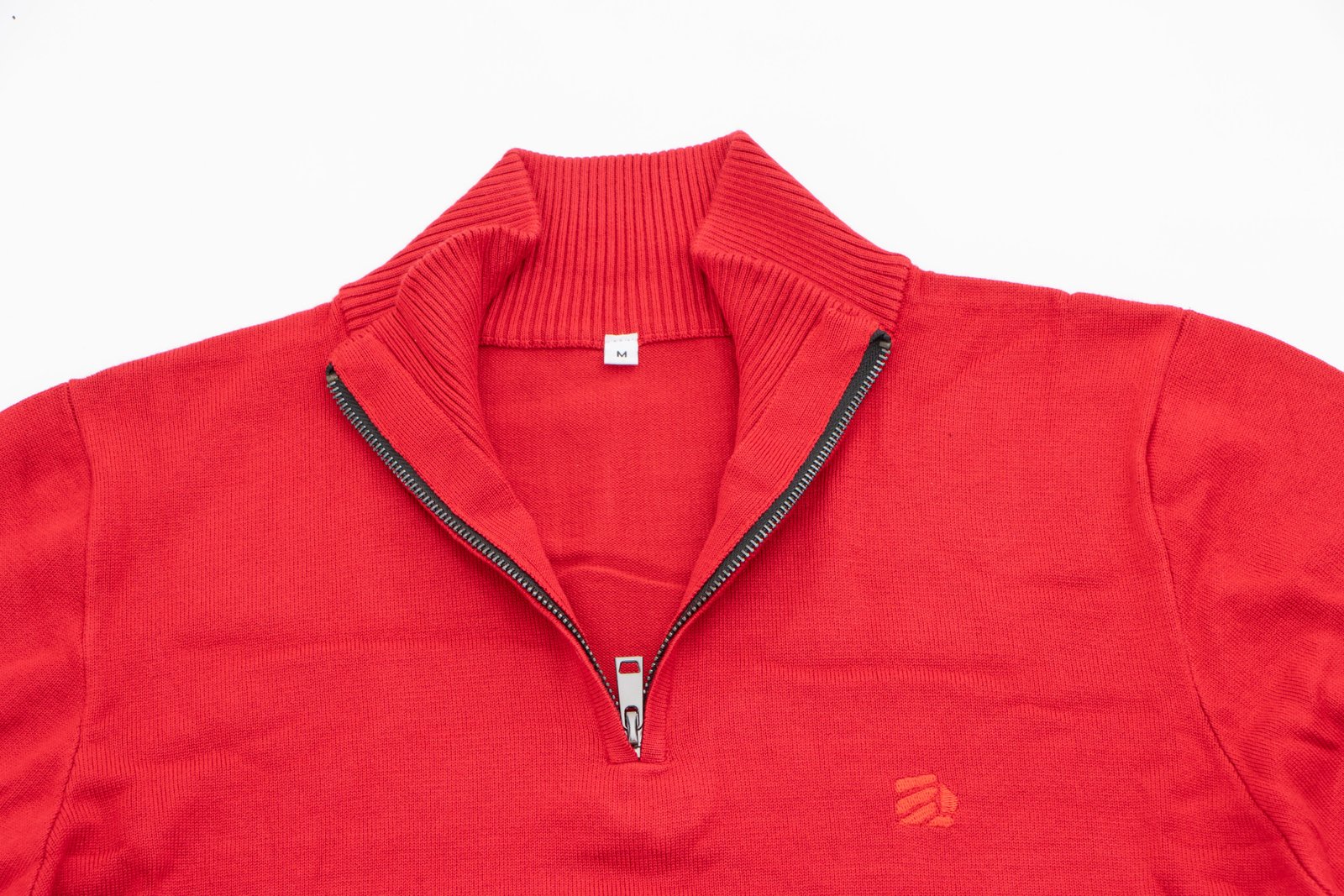 Suéter rojo medio cierre
