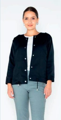 Jacket negra con botones y cuello redondo