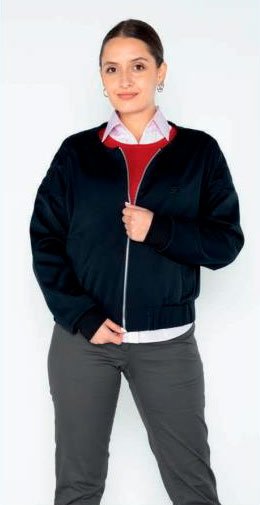 Jacket negra con cierre