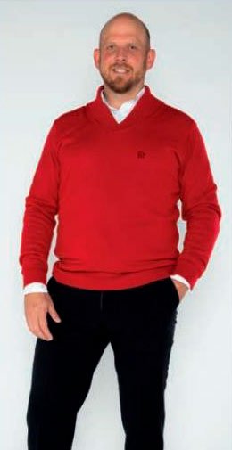 Suéter rojo cuello en V